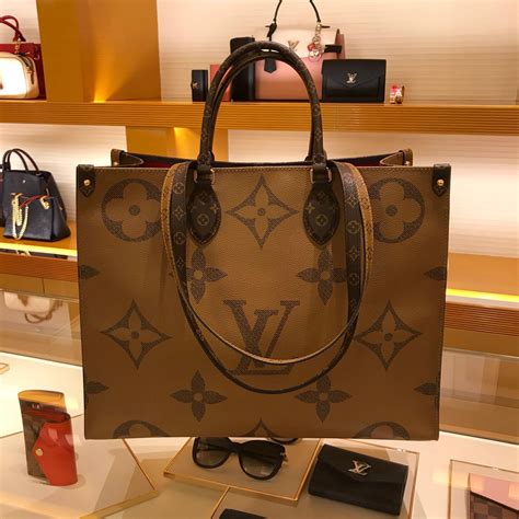 louis vuitton on the go tote bag|Louis Vuitton canvas tote bag.